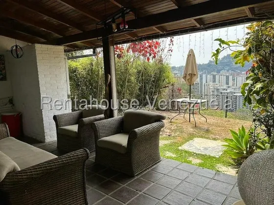 Venta De Exclente Town House. Mls 25-17445. Mjs.