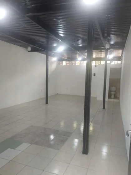 Se Alquila Local Comercial Calle Rivas - Guatire -  Edo - Miranda