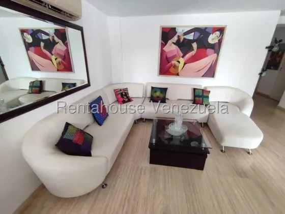Agp Apartamento En Venta En Los Naranjos De Las Mercedes, Totalmente Remodelado 26-14711