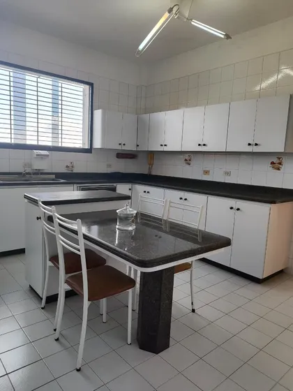 Casa En Venta, Dos Niveles, 4/b,4/h,3/pto De Estacionamiento, Moderna Y Hermosa Vista Hacia La Naturaleza En San Antonio De Los Altos. Miranda