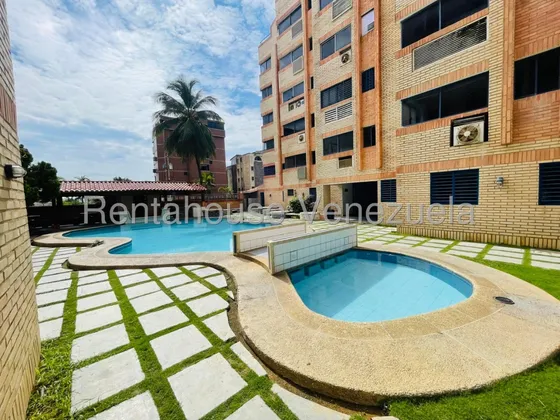 Jip 25-10419. Rent-a-house Vende Apartamento De 44 Mts2, 1 Habitación Y 1 Sala De Baño. Piscina Y Caney. Av. Principal De Tucacas, Falcon.