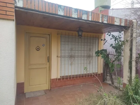 Casa Ph 2 Ambientes Con Patio Y Fondo Verde Libre
