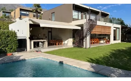 Casa En La Reina / Álvaro Casa Nova En Condominio
