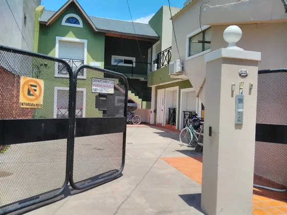 Ciudad Evita  Hermoso Ph  3 Ambientes En Alquiler - Con Terraza Y Entrada Independiente