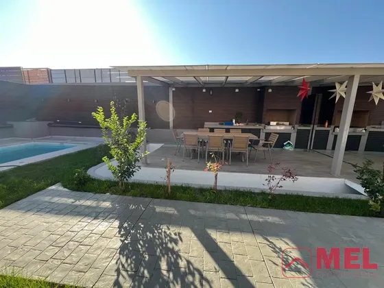 Casa En Arriendo De 4 Dorm. En Colina