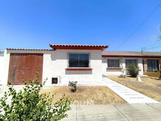 Encantadora Casa Con Amplios Espacios