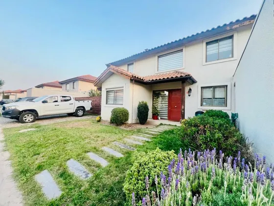 Se Arrienda En Chicureo Norte, 5d, 4b + Home Office