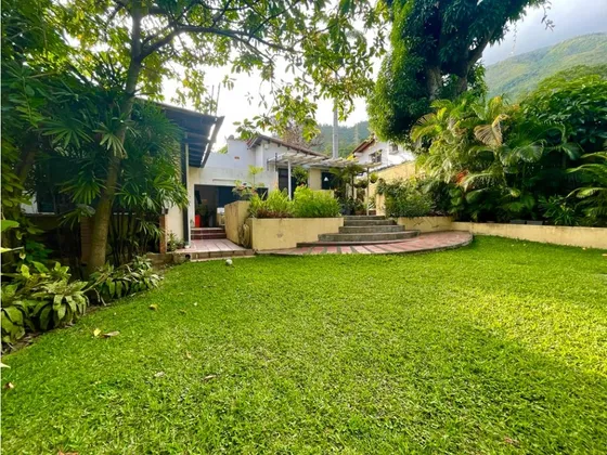 Se Vende Casa 1060m² 3h+2s/5b/7p Altamira