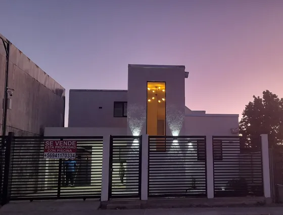 Casa 4 Dormitorios,  3 Daños , Piscina 