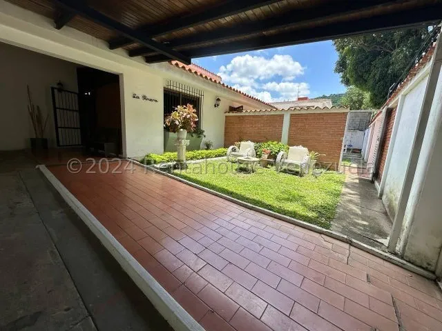 Casa Venta  626 Mts Terreno Y 500 De Construccion A Remodelar Lomas Del Este  Valencia Carabobo Leida Falcon Lf25-1466