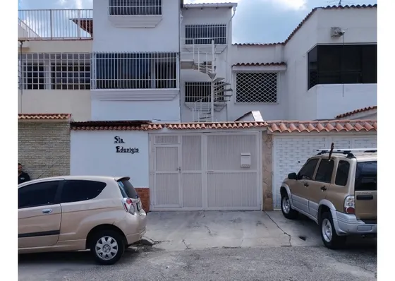 Urb. Piedra Azul Casa En Venta 3h + S 3b+s 1e +anexo  Loms