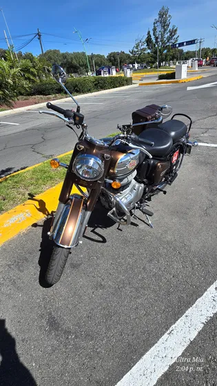 Reestrenala Con Un Maletero Y Defensa Cromada De La Marca Re
