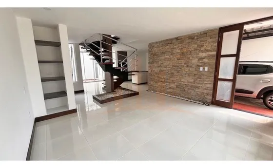 Venta De Hermosa Casa Medianera Sector Expofuturo Pereira