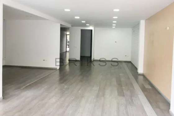Local En Arriendo En El Chico. Cod A1721