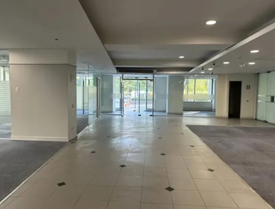 Local Habilitado / Primer Piso / Metro Tobalaba