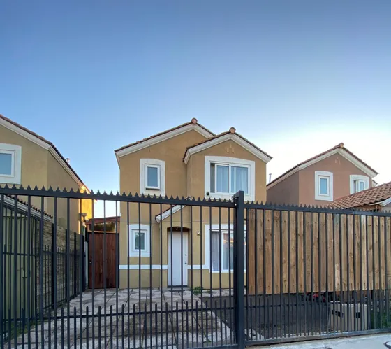 Casade 3d Y 2b Aislada En Barrio Los Ciruelos- Buin