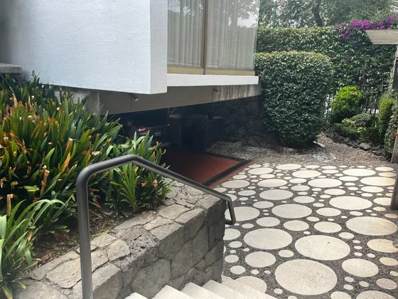 Excelente Terreno Con Uso De Suelo Habitacional Con Comercio En Planta Baja