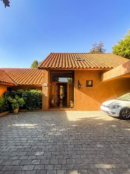 Exclusiva Casa En Venta De 6 Dorm. En La Reina