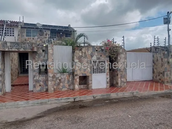 Emg Vende Casa Cómoda En Av. Juan De Castellanos Juan Griego - Isla De Margarita