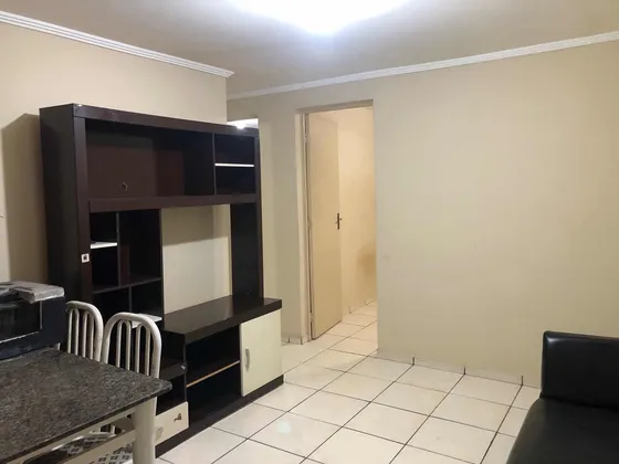 Apto 2 Dormitórios, Reformado, Bem Localizado, Andar Térreo