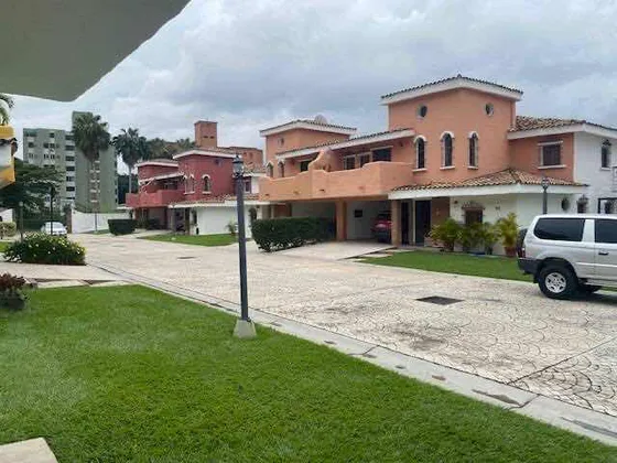 Se Alquila Townhouse En Piedras Pintadas Valencia