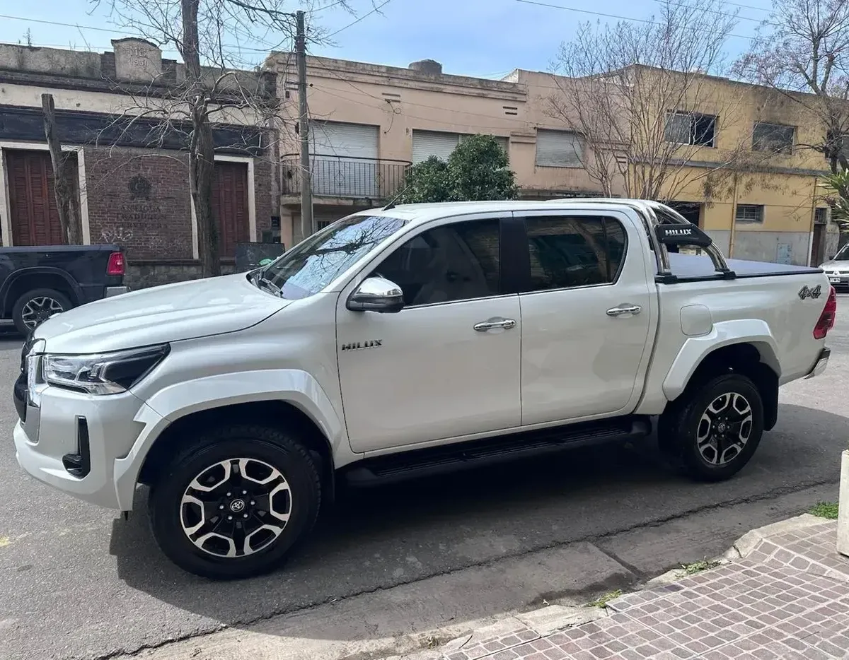 Toyota Hilux SRX 4x4 Automatic