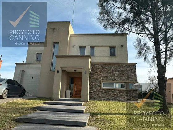 Venta De Casa En Barrio Santa Rita Canning