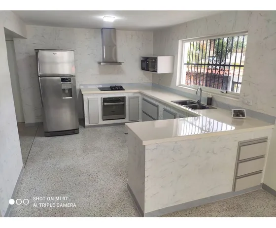 Espaciosa Y Cómoda Casa Tipo Apartoquinta En Prebo, Recién Remodelada.