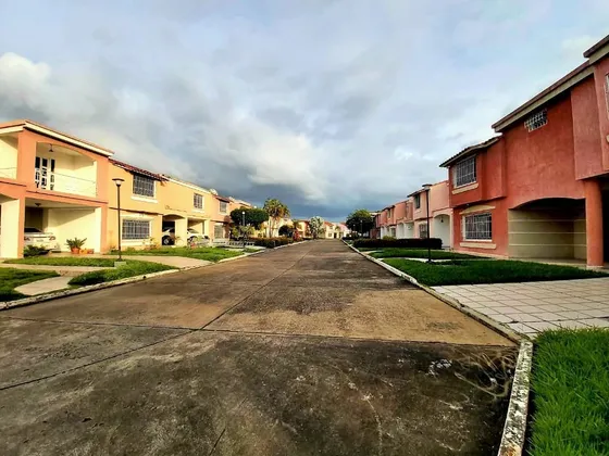 Townhouse En Venta Tipuro Av Los Próceres Urb. Villas Bandry