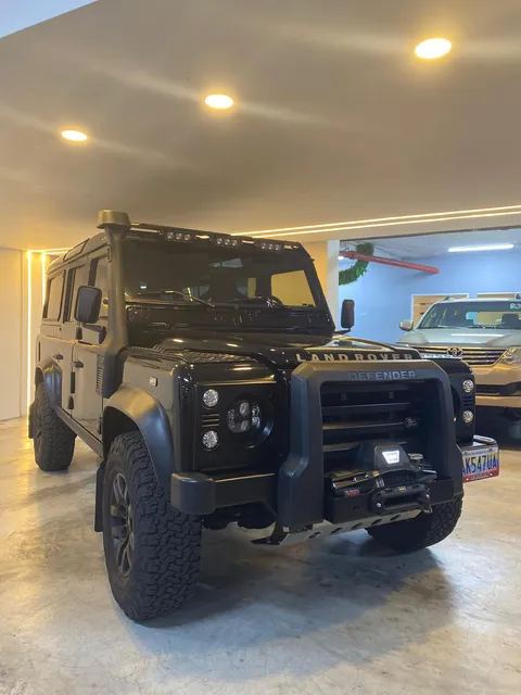 Land Rover Defender .