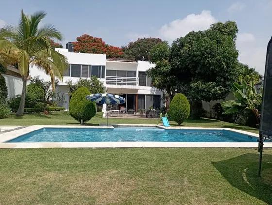 Casa En Fraccionamiento Con Vigilancia