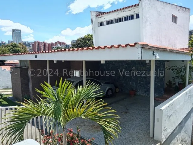 Tg Casa Con Anexo En Venta En Prados Del Este, Calle Cerrada, Agua Permanente. Oportunidad! 25-17506 Ys 