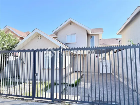 Casa En Venta De 3 Dorm 170 M2. En Colina