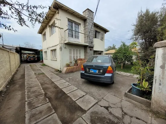 Excelente Casa Con Amplio Terreno De 800 Mt2 Y Piscina