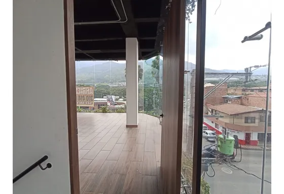 Se Arrienda Local Comercial Para Estrenar En Copacabana.