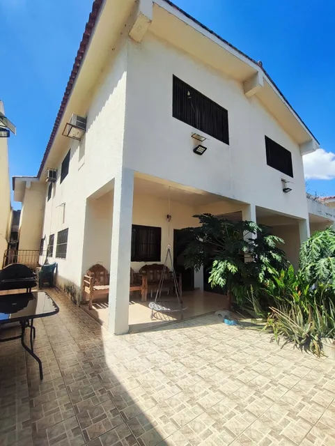 Casa-quinta En Venta En El Bosque A Remodelar Con Potencial Comercial Lh 