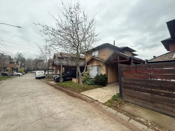 Casa En Venta 4d 4b 2e, Barrio Toledo, Chillán