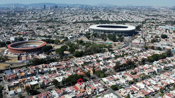 Local En Renta Frente Al Estadio Jalisco Y Plaza De Toros