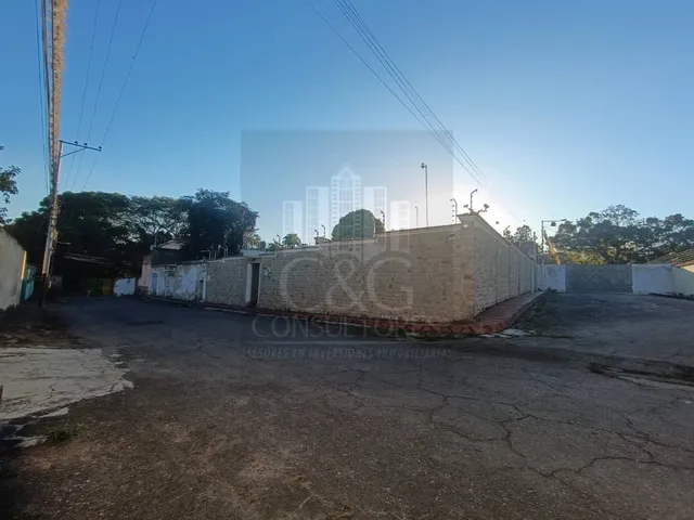 Se Vende Bella Casa De Esquina Urb El Piñal El Limon