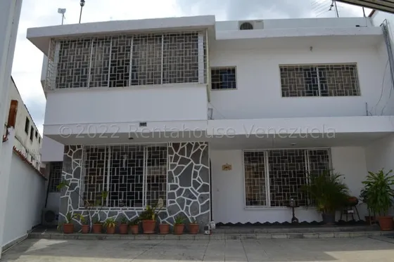 Estupenda Casa Para Remodelar La California Sur, Amplias Habitaciones Nb_23-7985