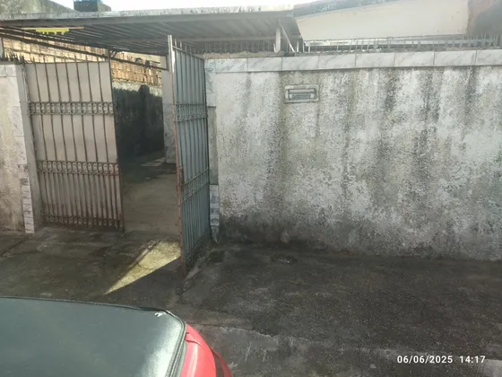 Vende -se Uma Casa 
