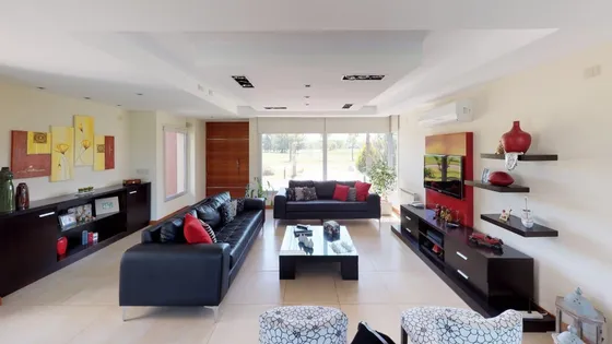 Casa En Venta - 6 Dormitorios 3 Baños - 1.500mts2 - La Plata