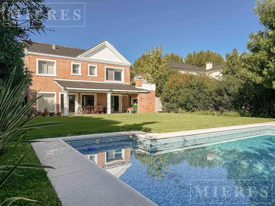 Muy Linda Casa En Venta En Barrio Greenlands