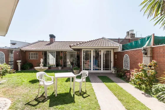 Casa 4 Ambs.c/coch. Parque Y Quincho.apto Credito!