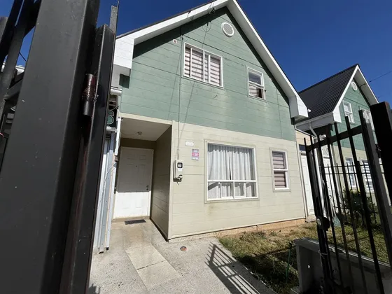 Casa En Venta De 4 Dorm. En Valdivia