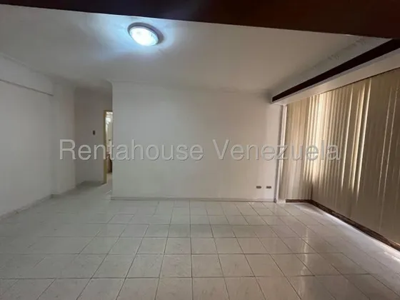 Comodo Apartamento Tipo Estudio En Colinas De Bello Monte. Ys12512916