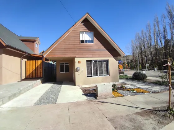 Se Arrienda Casa Nueva En Condominio  Los Andes