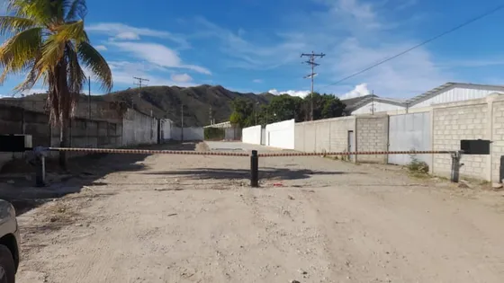 Jp17 Galpón Industrial En Alquiler, Con Muelle De Carga Y Patio De Maniobra