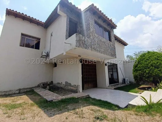 Venta Hermosa Casa En Urbanizacion Colinas De Santa Rosa Barquisimeto \\ Mehilyn Perez Tu Asesor De Confianza //