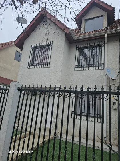 Hermosa Casa De Tres Pisos En Villa Altos Del Sol Talagante.